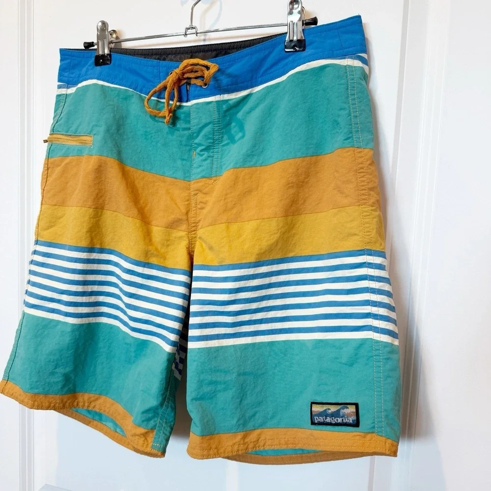 Patagonia Mens Wavefarer Board Shorts Size 30 Bold‎ Stripes Summer Swim Vacation